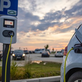 Wie ze nog wil, moet snel zijn: budget voor Vlaamse premie elektrische wagen al ruim dubbel zo hoog als voorzien