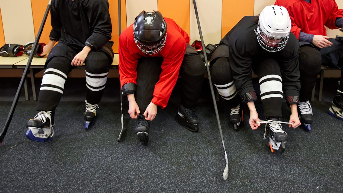 «Le hockey mis en échec»: des ados de 16 ans à des centaines de kilomètres de leurs parents