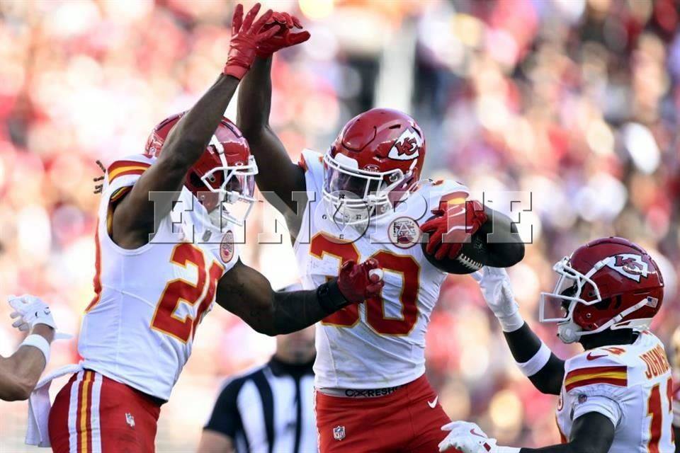 Kansas City, único invicto en la NFL, vence a San Francisco