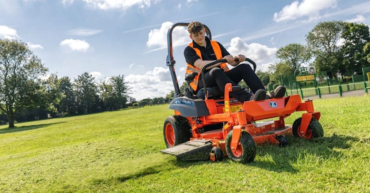 Kubota Ze zero-turn electric lawn mowers