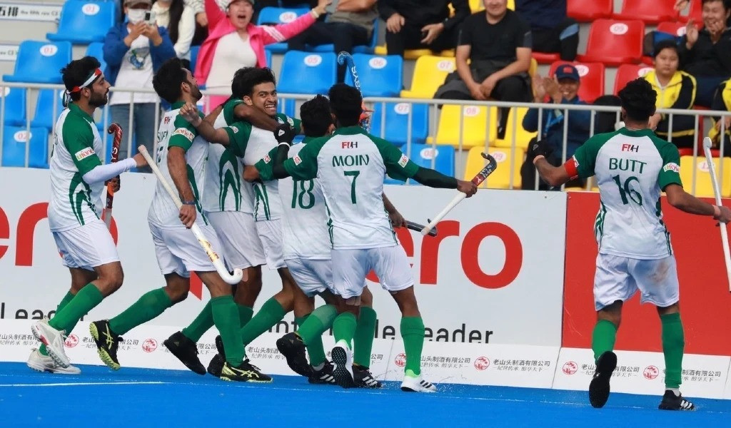 Pakistan hammer China to secure semifinal spot | The Express Tribune