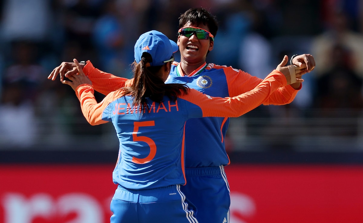 India Bowler Deepti Sharma Causes Sensational Surprise Run Out vs New Zealand In Women’s 1st ODI. Watch