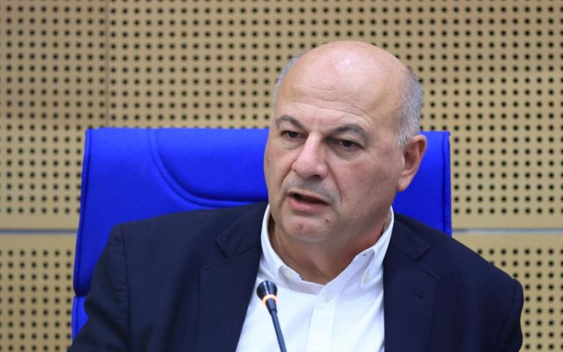 Τσιάρας: Κατηγορηματική αντίθεση στα φωτοβολταϊκά πάρκα σε παραγωγική γη – Ποιες οι συνέπειες για την αγροτική ανάπτυξη;